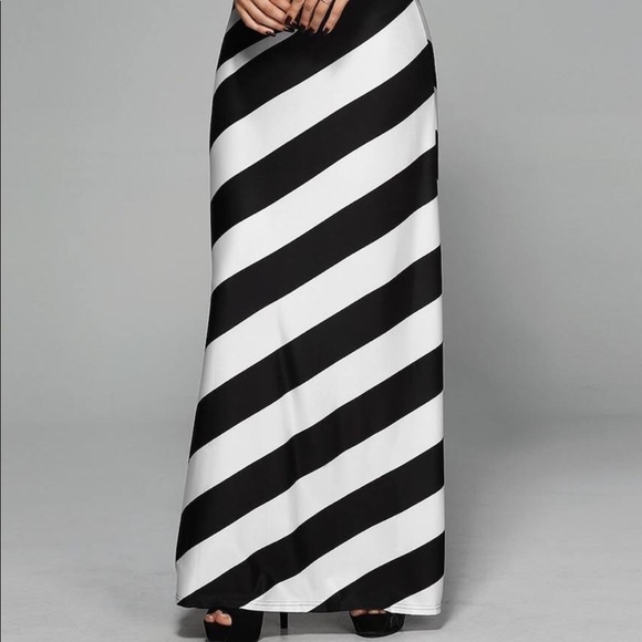 Long Fashion Dress - Picture 3 of 8